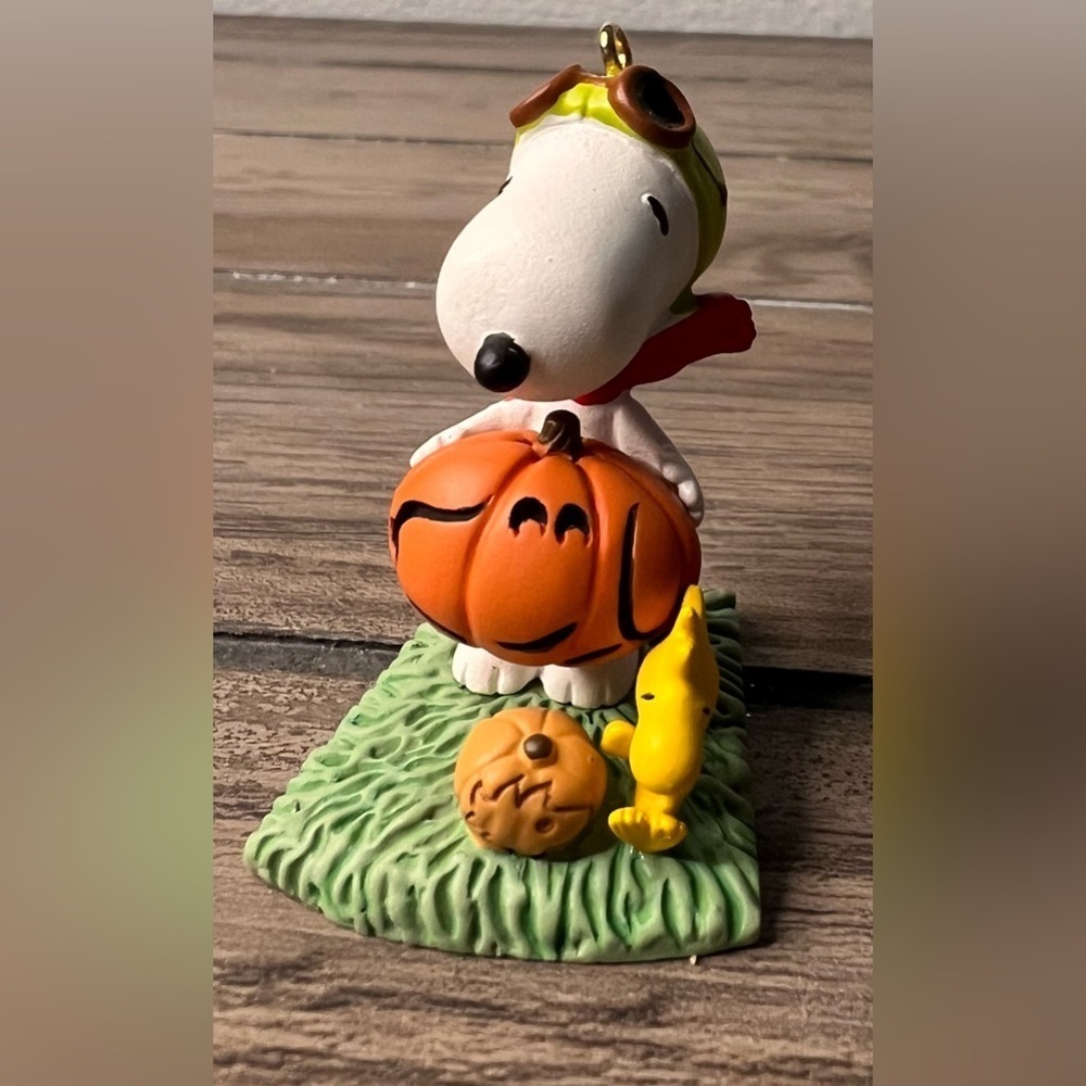 Hallmark NEW 2012 Snoopy & Woodstock 0 Lanterns Peanuts Gang Halloween Ornament - Picture 5 of 10